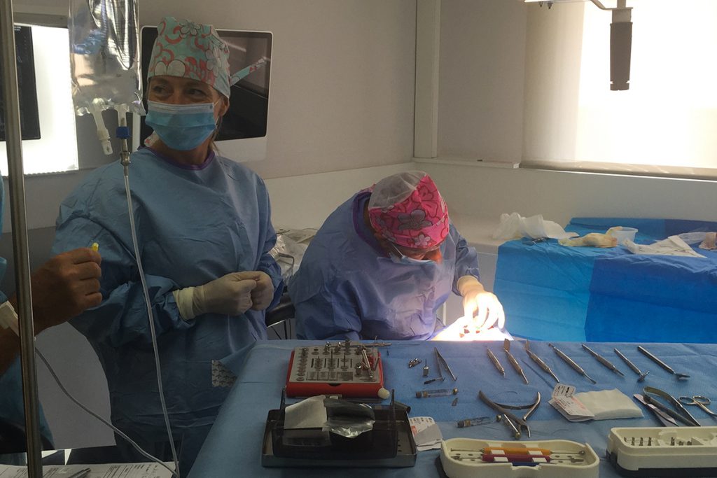 Dr. Patrick Palacci - Salle Opération - Chirurgie et Implantologie Dentaire - Centre d'Ostéointegration Brånemark Marseille